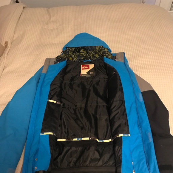 Quiksilver Ski & Snowboard Jacket - Picture 3 of 3
